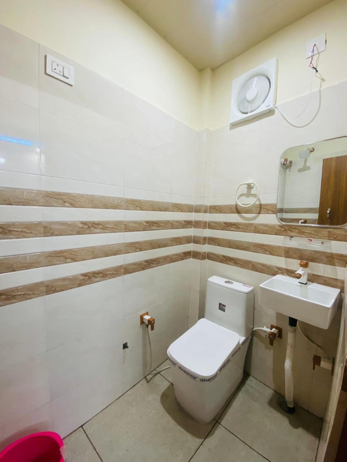 The Raman Palace- A Budget Hotel Mathura Exterior photo