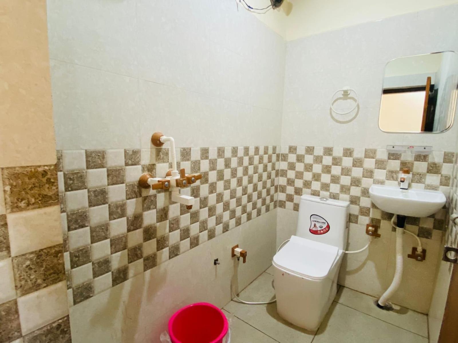 The Raman Palace- A Budget Hotel Mathura Exterior photo